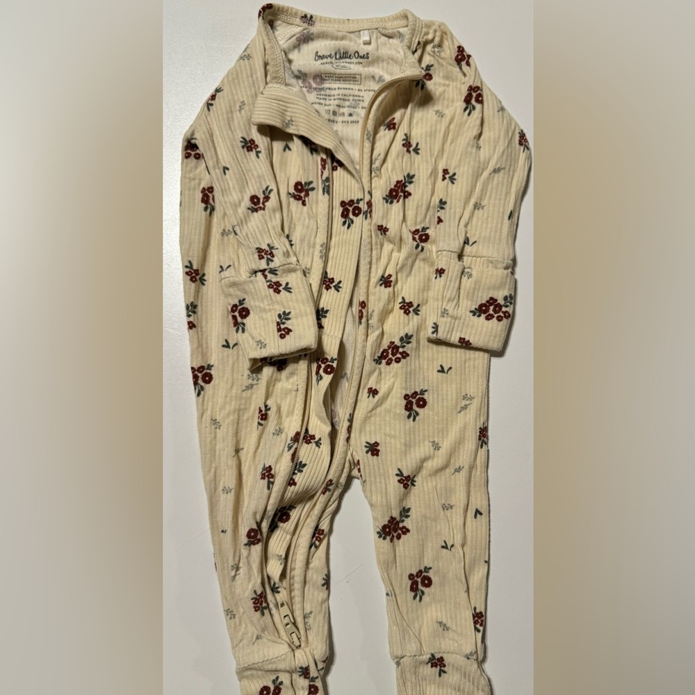 Brave Little Ones bamboo sleeper - cream with deep red flowers. Size 0-3 months.